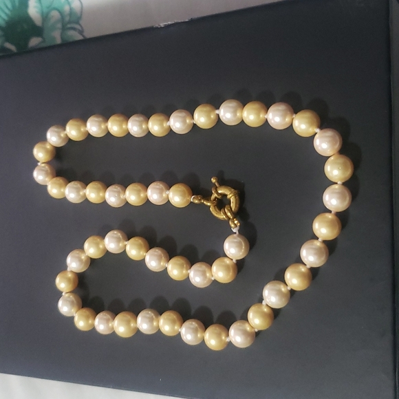 Vintage yellow Pearl Necklace - Picture 4 of 9